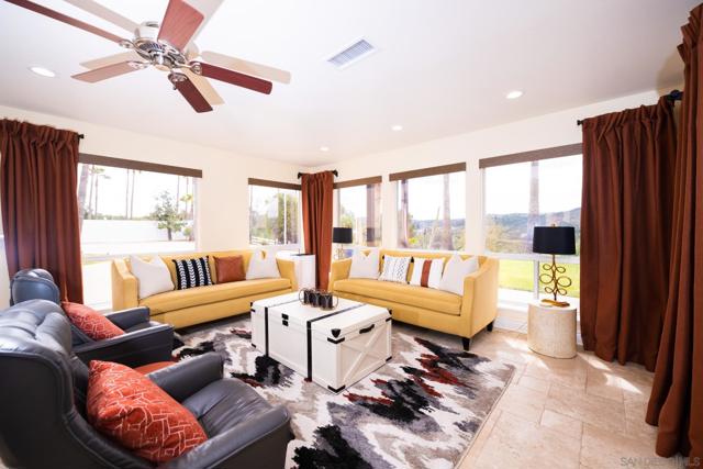 28382 Beija Flor, Valley Center CA: https://media.crmls.org/mediaz/0423af09-f86e-4b81-9b8a-3156ca7024bd.jpg