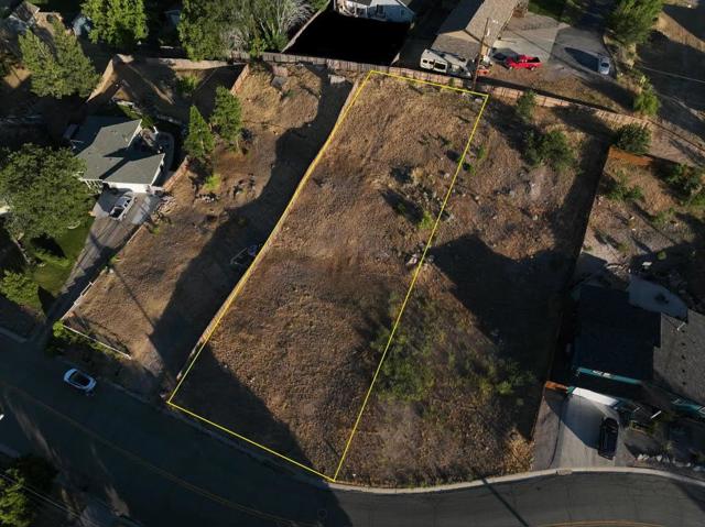 891 S Davis Avenue, Weed CA: https://media.crmls.org/mediaz/0423b5f9-52a0-4e6c-ad5e-108b9a876c70.jpg