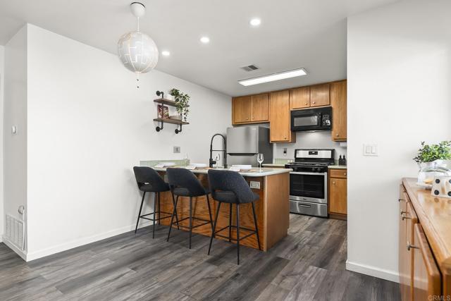 9838 MISSION VEGA DR, Santee CA: https://media.crmls.org/mediaz/0423bf83-6d4d-422f-97a6-5821fe858c54.jpg
