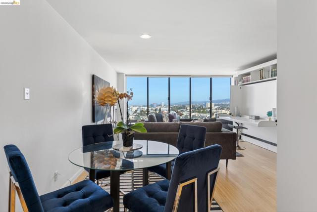 565 Bellevue Ave, Oakland CA: https://media.crmls.org/mediaz/042429bd-f70c-4583-8a53-9937c59a1651.jpg