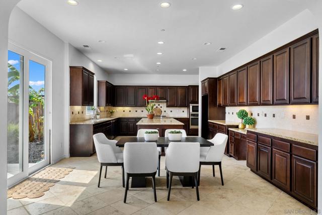5527 Alexandrine Ct, Oceanside CA: https://media.crmls.org/mediaz/04255b80-42c8-4773-aaf8-6d662a4e9eeb.jpg