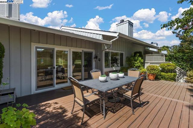 586 CAMBRIAN WAY, Danville CA: https://media.crmls.org/mediaz/0425aea7-d3db-4dd8-909e-d20e27839b85.jpg