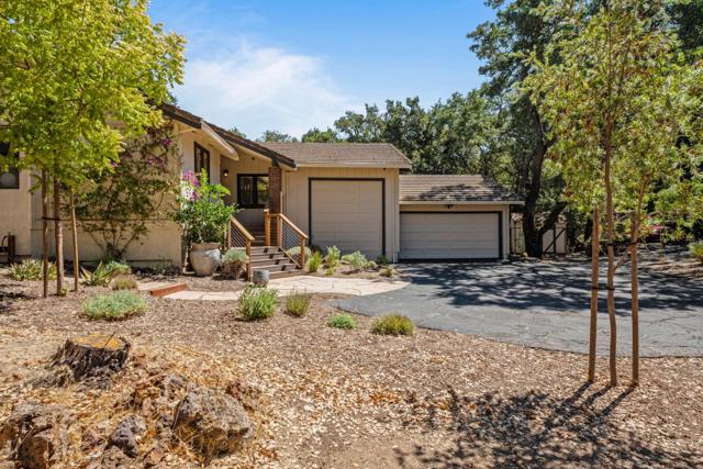 17410 Blue Jay Drive, Morgan Hill CA: https://media.crmls.org/mediaz/04260d50-5f2b-427b-94db-91f385048c1b.jpg