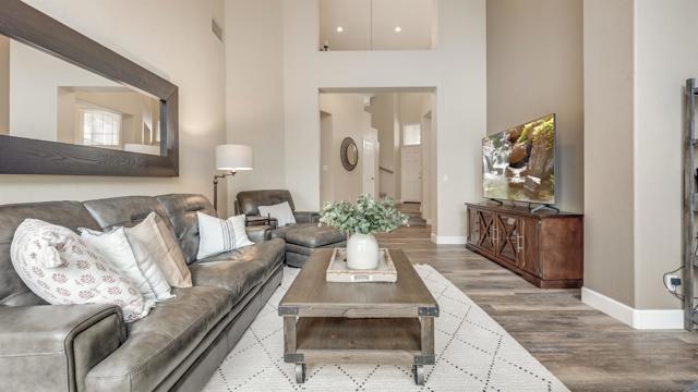 2352 Rock Crest Gln, Escondido CA: https://media.crmls.org/mediaz/04264fab-0043-4f98-a4f5-7ea577c01c3b.jpg