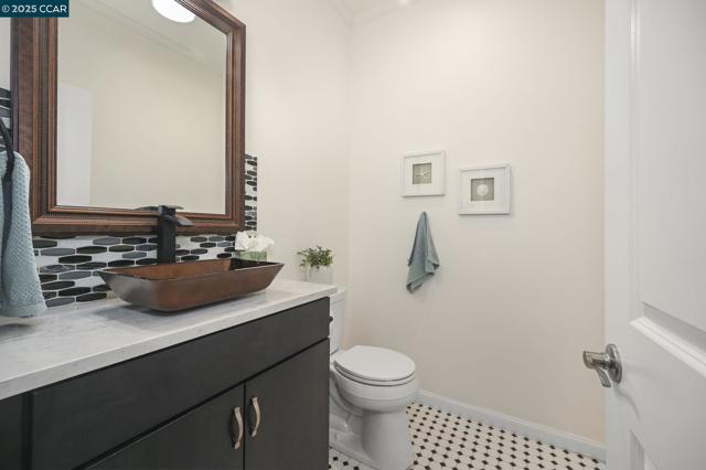 3981 Amyx Ct, Hayward CA: https://media.crmls.org/mediaz/0426723f-8671-4efa-a51e-c4e4d73de6d8.jpg