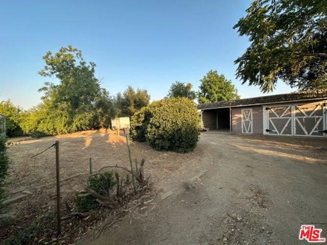 499 E 12th Street, Beaumont CA: https://media.crmls.org/mediaz/0426d6b0-4697-4724-86c4-e51d6b6f8040.jpg