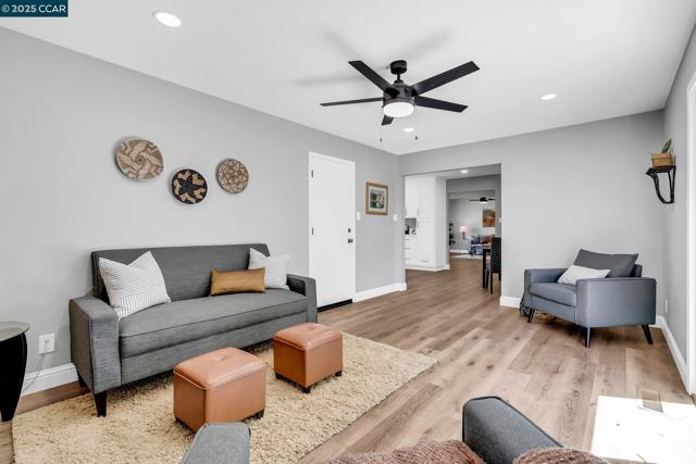 1330 Aster Dr, Antioch CA: https://media.crmls.org/mediaz/042754f4-488e-4587-855b-aefd1809e198.jpg