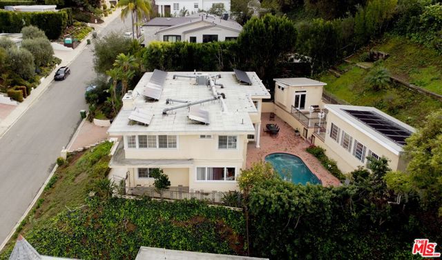 11502 Dona Teresa Drive, Studio City CA: https://media.crmls.org/mediaz/0427879b-d3bf-453d-ac31-91dd0cf6a6fe.jpg