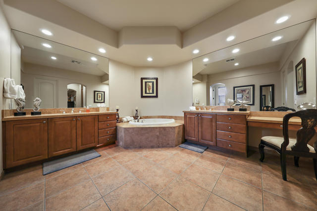 Image 21 of 43 For 50115 Valencia Court