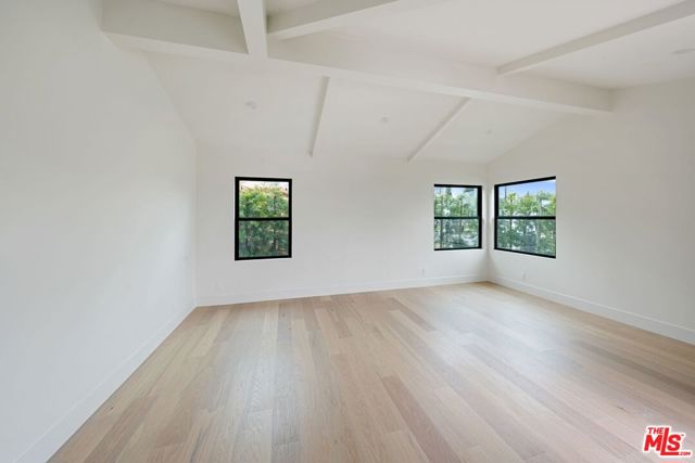 4718 Gaviota Avenue, Long Beach CA: https://media.crmls.org/mediaz/0427fbf8-93bd-482e-940d-094bd32d1e89.jpg
