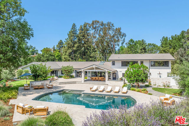 24884 Jim Bridger Road, Hidden Hills CA: https://media.crmls.org/mediaz/042845d8-2442-45e2-9d7f-3ad34d9e4ffe.jpg