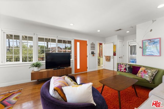 1179 Bellevue Avenue, Los Angeles CA: https://media.crmls.org/mediaz/0428aff0-b5c3-4db5-b372-94c2aa584727.jpg