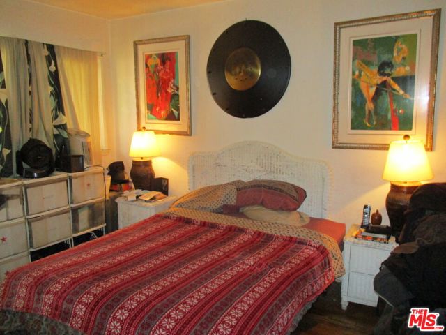 10421 S 1st Avenue, Inglewood CA: https://media.crmls.org/mediaz/04295cd8-8b35-411f-8ee0-458f953c2b2c.jpg