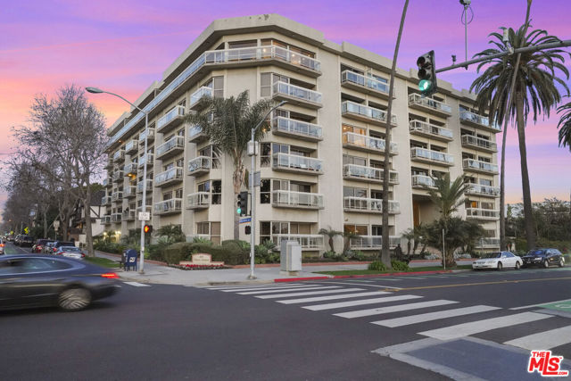 801 Ocean Avenue, Santa Monica CA: https://media.crmls.org/mediaz/0429faf4-4df4-4286-bb38-59e3aec1a1c8.jpg
