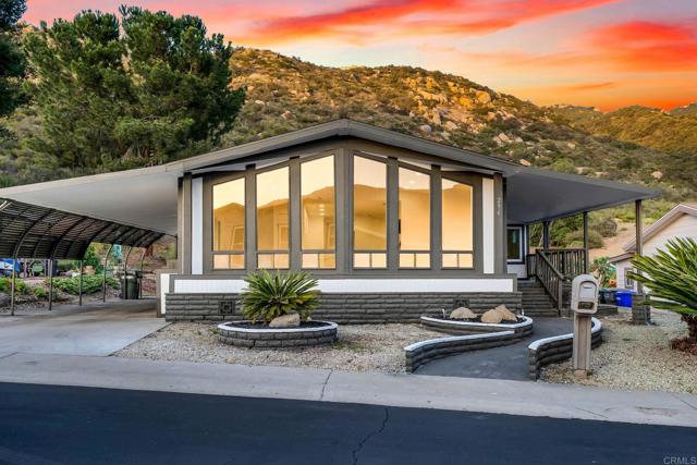 8975 Lawrence Welk Drive, Escondido CA: https://media.crmls.org/mediaz/042a15f0-0490-4ddb-9848-2f3dfe03840d.jpg
