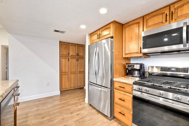 7219 Mimosa Dr, Carlsbad CA: https://media.crmls.org/mediaz/042a31de-6eab-4a7d-93e6-d8e8d6517cff.jpg