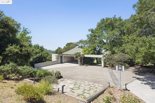 12688 Brookpark Road, Oakland CA: https://media.crmls.org/mediaz/042a58f6-6c6f-46fe-a18b-e2e51001dd18.jpg
