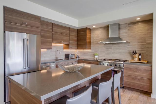 8 Buccaneer Way, Coronado CA: https://media.crmls.org/mediaz/042b1e6d-12ec-4cfe-bbfd-9bf7b2cf701a.jpg