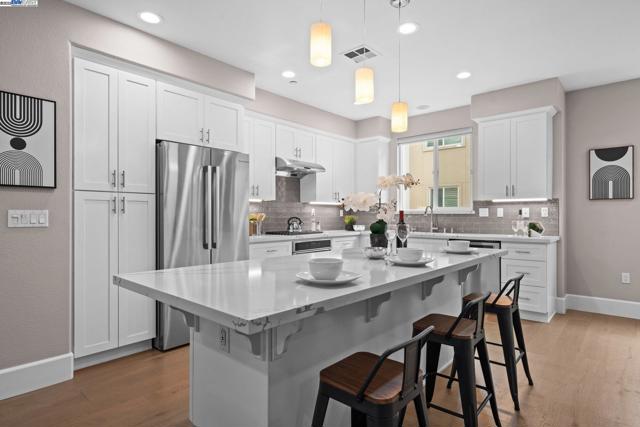 5223 S Esprit Loop, Dublin CA: https://media.crmls.org/mediaz/042b6e3a-d929-457b-a446-2e8b98d33eb9.jpg