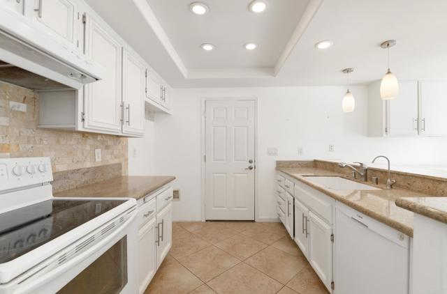 Detail Gallery Image 6 of 32 For 4609 Zamora Way, Oceanside,  CA 92056 - 2 Beds | 2/1 Baths