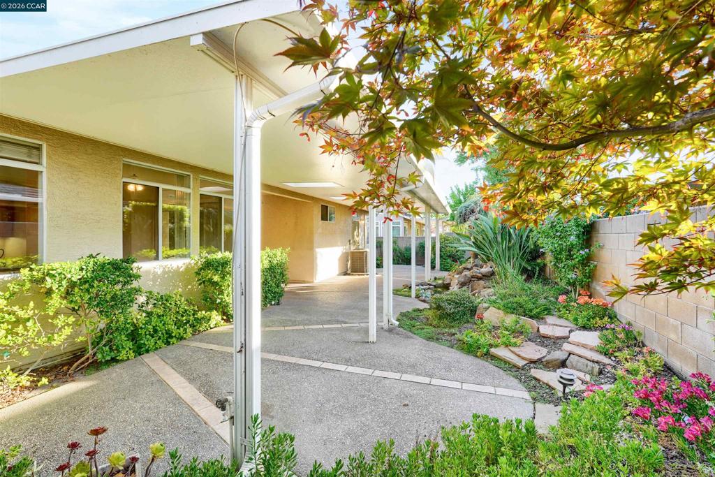https://media.crmls.org/mediaz/042c5aca-13e4-400c-a8ba-864f82f49c8c.jpg?preset=X-Large