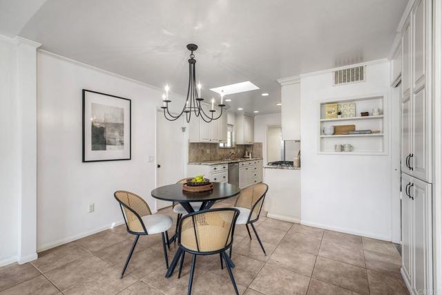 1639 Tamarack Avenue, Carlsbad CA: https://media.crmls.org/mediaz/042cb018-0645-47ca-b898-e9809bdfa16c.jpg
