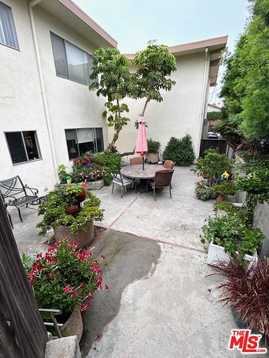 7 Clipper Road, Rancho Palos Verdes CA: https://media.crmls.org/mediaz/042cb275-efae-46c8-82b4-3ef0f86abc46.jpg