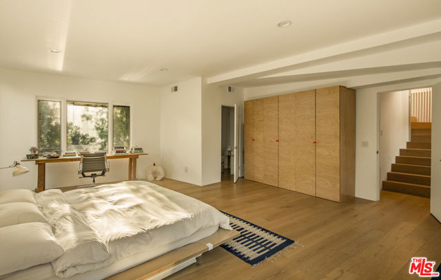 21960 Cereza Way, Topanga CA: https://media.crmls.org/mediaz/042cc6e2-a69f-43f4-aa8a-9f255566d41a.jpg