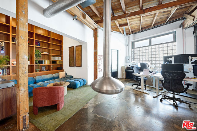 122 Mildred Avenue, Venice CA: https://media.crmls.org/mediaz/042cd312-e898-46b0-8a8b-6f0ad65688ea.jpg