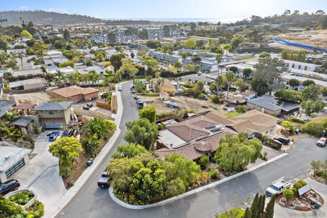 825 Gonzales Street, Solana Beach CA: https://media.crmls.org/mediaz/042cdc7d-da20-463a-8767-9fe270f7d6b3.jpg