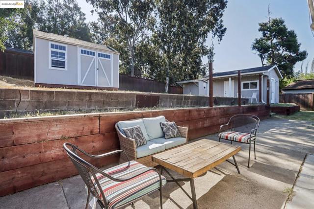 22882 Upland Way, Hayward CA: https://media.crmls.org/mediaz/042cf121-3968-4cdd-9359-5eec9db51d1c.jpg