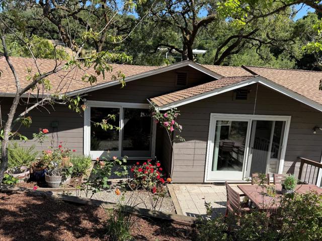 2123 Edgewood Road, Redwood City CA: https://media.crmls.org/mediaz/042cf2e0-74e2-4604-b5b5-6bd71c61ea14.jpg