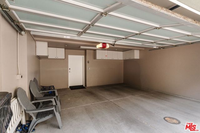 310 Washington Boulevard, Marina del Rey CA: https://media.crmls.org/mediaz/042d014a-5a7b-49f1-9698-652bf565977a.jpg