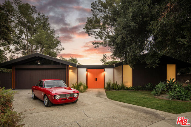 2050 La Fremontia Street, South Pasadena CA: https://media.crmls.org/mediaz/042d16b6-e0af-41bf-95af-084d20ba8a9a.jpg