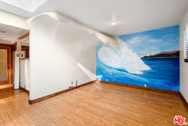 667 Santa Clara Avenue, Venice CA: https://media.crmls.org/mediaz/042d8a74-a0d4-4948-8d9e-f0242d8231d8.jpg