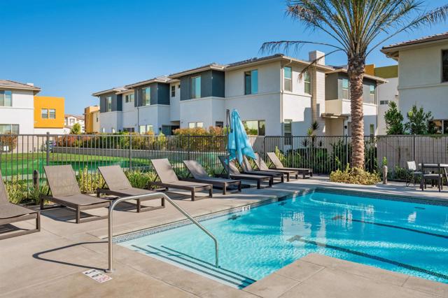 Detail Gallery Image 6 of 9 For 2004 Quartet Loop Unit 1, Chula Vista,  CA 91915 - 4 Beds | 2/1 Baths