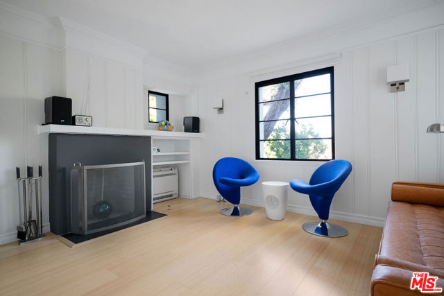 1323 Club View Drive, Los Angeles CA: https://media.crmls.org/mediaz/042dade4-e3b5-4f4f-abc4-1bc320ca817c.jpg