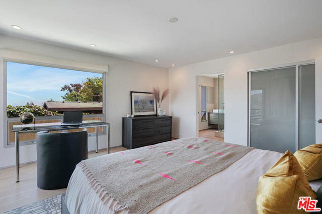2742 Creston Drive, Los Angeles CA: https://media.crmls.org/mediaz/042e22d1-3b72-4973-a5a9-52d53bd34254.jpg