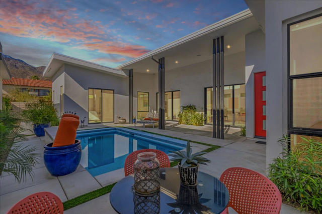 151 Holliday Way, Palm Springs CA: https://media.crmls.org/mediaz/042e34ba-b3eb-4712-b1ce-de055ed93ae8.jpg