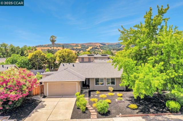 9821 Broadmoor Dr, San Ramon CA: https://media.crmls.org/mediaz/042e860b-56b4-4454-82ce-65ab47026fd0.jpg