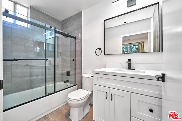 525 S Berendo Street, Los Angeles CA: https://media.crmls.org/mediaz/042ea560-8ba2-4895-9896-42cc6a05828a.jpg