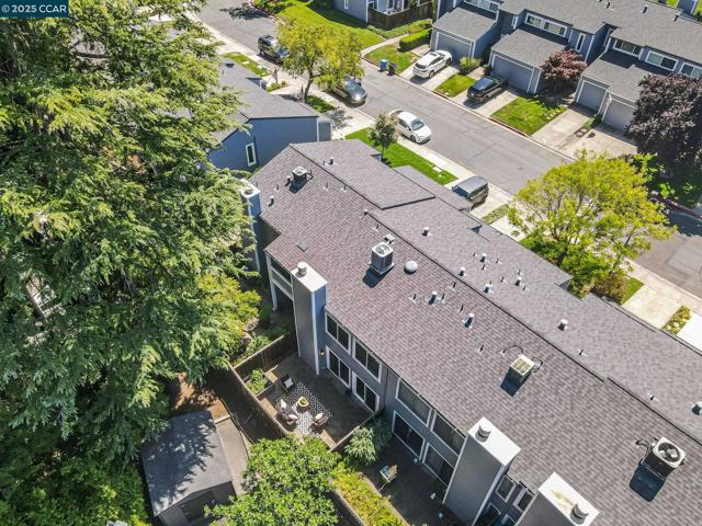239 Ashley Cir, Danville CA: https://media.crmls.org/mediaz/042f1cd2-d7ee-4a73-a475-1545ca2b8389.jpg