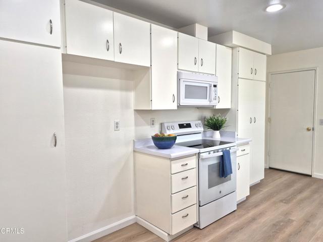 Detail Gallery Image 11 of 55 For 3225 Village 3, Camarillo,  CA 93012 - 2 Beds | 2 Baths