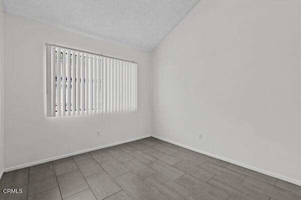 Detail Gallery Image 24 of 33 For 21931 Burbank Bld #5,  Los Angeles,  CA 91367 - 3 Beds | 2/1 Baths