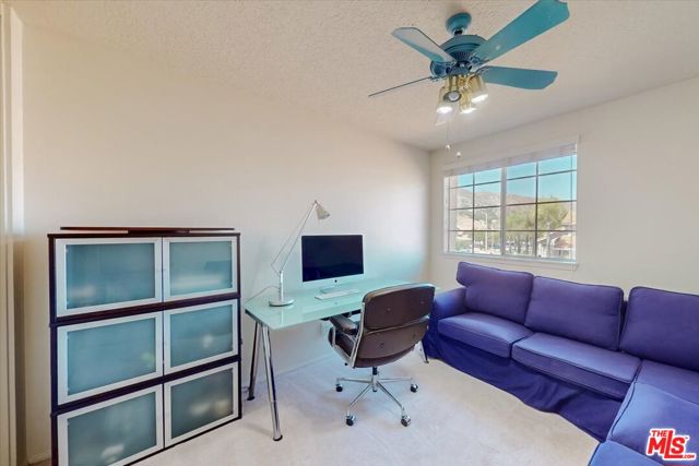12119 Falcon Crest Way, Porter Ranch CA: https://media.crmls.org/mediaz/043016a0-840a-424c-be44-8711f85a3eff.jpg