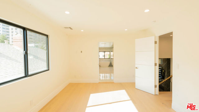 10520 Ashton Avenue, Los Angeles CA: https://media.crmls.org/mediaz/04302bff-197e-4df6-8f49-1d45502c986d.jpg