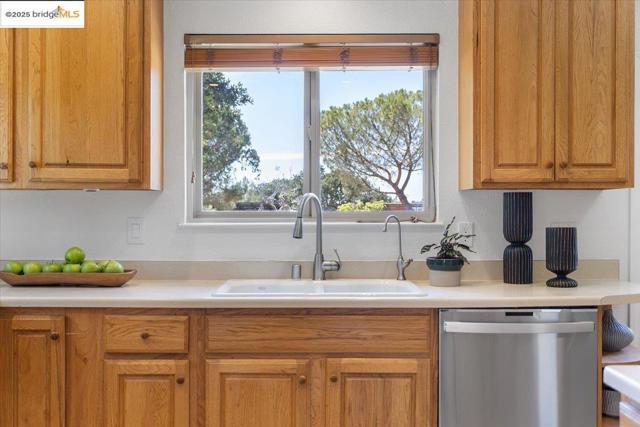 5665 Victoria LN, Livermore CA: https://media.crmls.org/mediaz/04307ccc-4684-4509-aacb-83d714366905.jpg