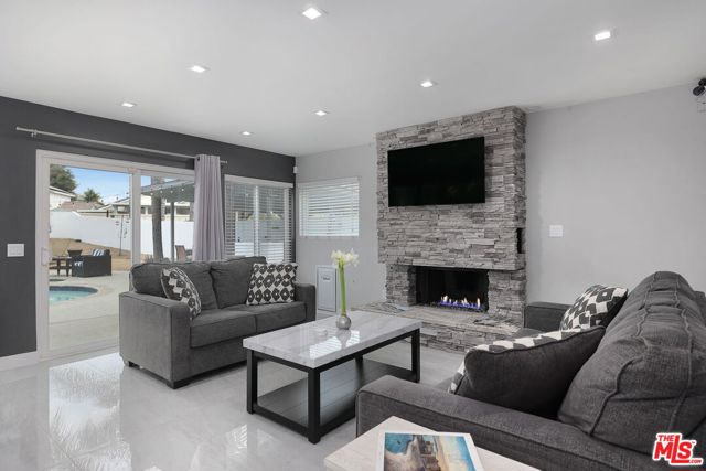 39665 Maple Leaf Court, Murrieta CA: https://media.crmls.org/mediaz/0430ae81-b67e-49ff-8b69-8b738f080c08.jpg
