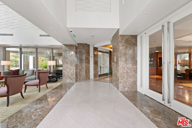 10700 Wilshire Boulevard, Los Angeles CA: https://media.crmls.org/mediaz/04312da3-6a7a-488c-b40d-235c645f7830.jpg