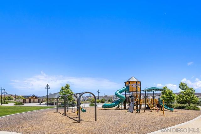 9008 Trailridge Ave, Santee CA: https://media.crmls.org/mediaz/04321103-4d81-4162-84c2-1e9d0ccf0639.jpg
